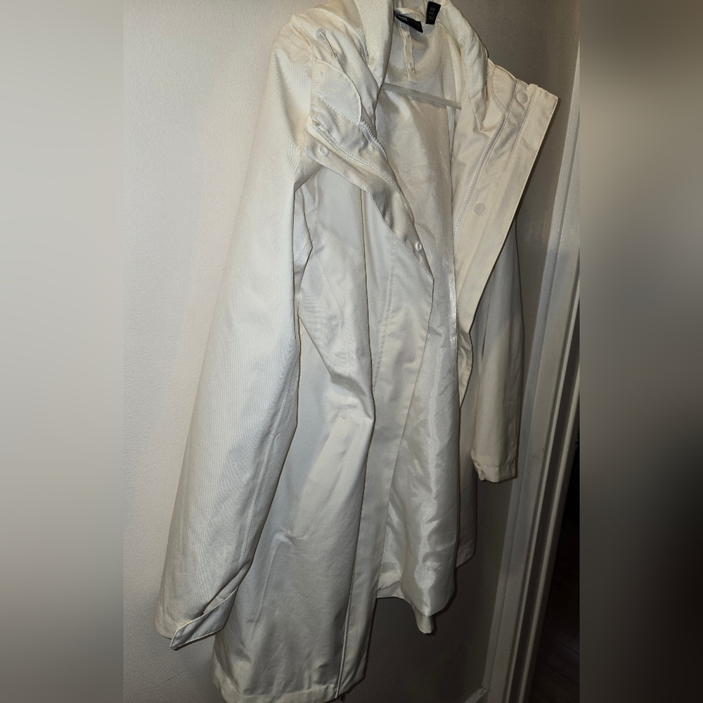 Swiss Tech Rain Jacket - Picture 2 of 14